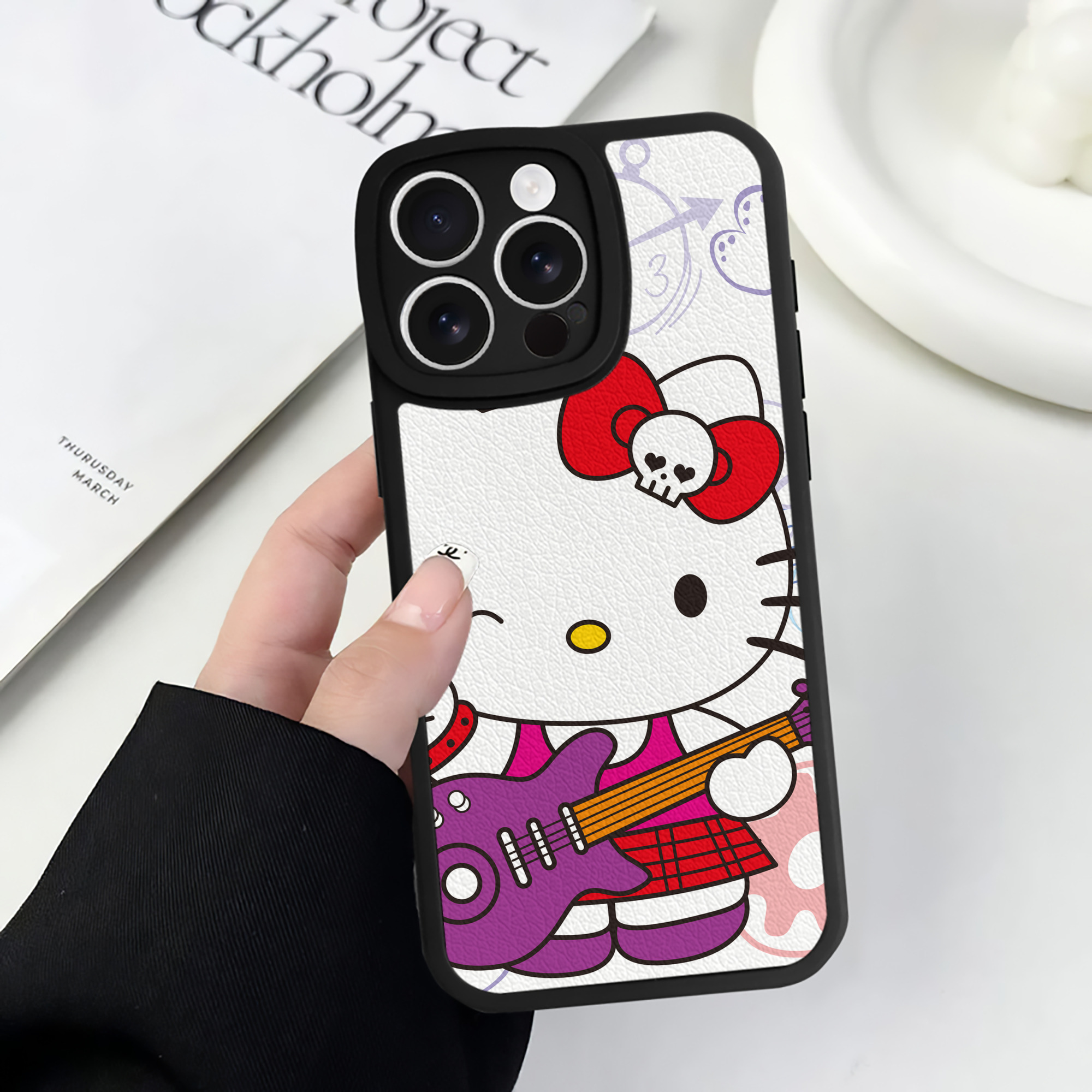 （画像用） Hello Kitty ハローキティ 【iPhone 16シリーズ対応】シリコンスマホケース（レザー調） 材質：シリコン